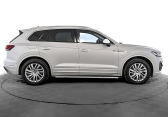 Подержанный автомобиль Volkswagen Touareg 2020 года (4 фото)
