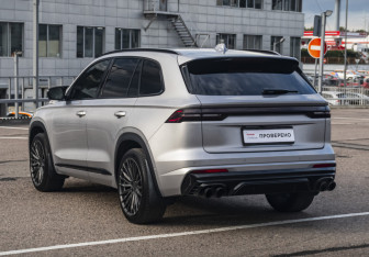 Подержанный автомобиль Geely Monjaro 2023 года (7 фото)