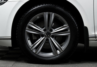 Подержанный автомобиль Volkswagen Passat Sedan 2021 года (8 фото)