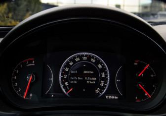 Подержанный автомобиль Opel Insignia Liftback 2014 года (7 фото)