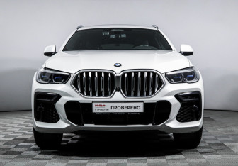 Подержанный автомобиль BMW X6 2022 года (2 фото)