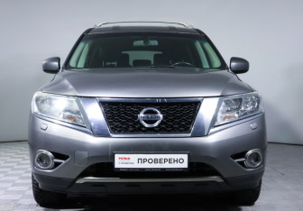 Подержанный автомобиль Nissan Pathfinder 2015 года (2 фото)