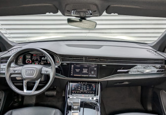 Подержанный автомобиль Audi Q7 2023 года (14 фото)