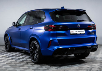 Подержанный автомобиль BMW X5 M 2022 года (7 фото)