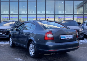 Подержанный автомобиль Skoda Octavia Liftback 2011 года (8 фото)