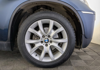 Подержанный автомобиль BMW X6 2013 года (18 фото)