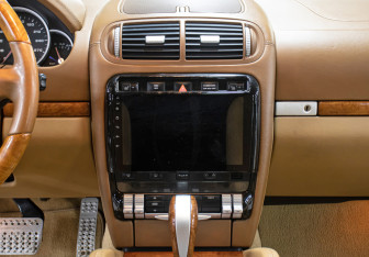 Подержанный автомобиль Porsche Cayenne 2006 года (15 фото)