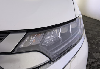 Подержанный автомобиль Mitsubishi Outlander 2019 года (11 фото)