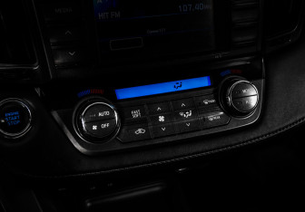 Подержанный автомобиль Toyota RAV4 2013 года (14 фото)