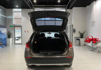 Подержанный автомобиль BMW X1 2011 года (6 фото)