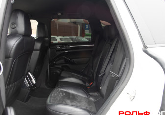 Подержанный автомобиль Porsche Cayenne 2017 года (8 фото)