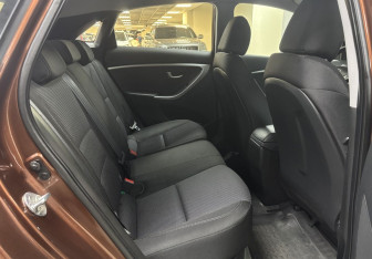 Подержанный автомобиль Hyundai i30 Hatchback 2012 года (11 фото)