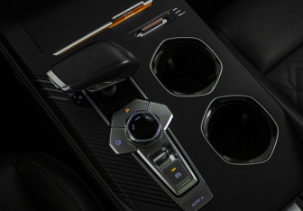 Подержанный автомобиль Changan UNI-K 2023 года (18 фото)