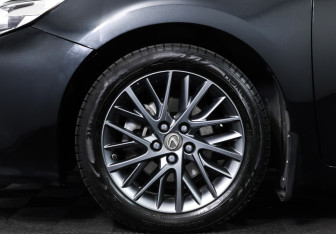 Подержанный автомобиль Lexus ES 2017 года (27 фото)