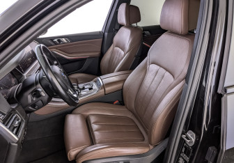Подержанный автомобиль BMW X5 2019 года (20 фото)