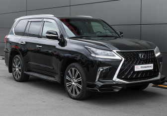 Подержанный автомобиль Lexus LX 2017 года (3 фото)
