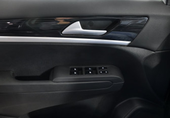 Подержанный автомобиль DongFeng AX7 2017 года (10 фото)