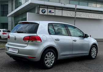 Подержанный автомобиль Volkswagen Golf Hatchback 2012 года (5 фото)