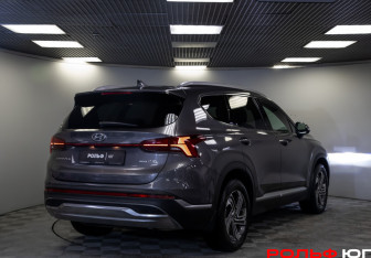 Подержанный автомобиль Hyundai Santa Fe 2021 года (3 фото)