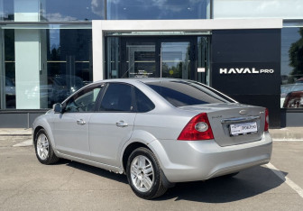 Подержанный автомобиль Ford Focus Sedan 2008 года (7 фото)