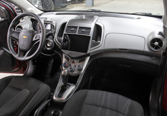 Подержанный автомобиль Chevrolet Aveo Hatchback 2014 года (11 фото)