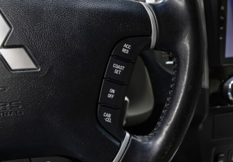 Подержанный автомобиль Mitsubishi Pajero 2019 года (19 фото)