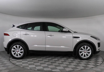 Подержанный автомобиль Jaguar E-Pace 2018 года (4 фото)