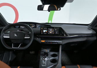 Подержанный автомобиль Changan UNI-V 2024 года (8 фото)