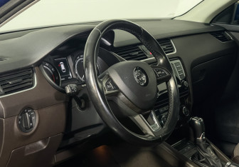 Подержанный автомобиль Skoda Octavia Wagon 2015 года (13 фото)