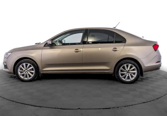 Подержанный автомобиль Skoda Rapid Liftback 2020 года (8 фото)
