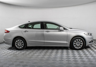 Подержанный автомобиль Ford Mondeo Sedan 2017 года (4 фото)
