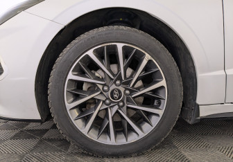 Подержанный автомобиль Hyundai Sonata 2022 года (12 фото)