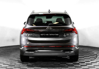 Подержанный автомобиль Hyundai Santa Fe 2021 года (4 фото)