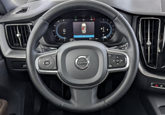 Подержанный автомобиль Volvo XC60 2023 года (21 фото)