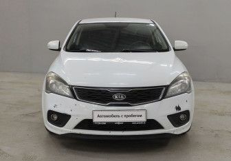 Подержанный автомобиль Kia Ceed Hatchback 2011 года (2 фото)