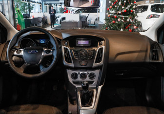 Подержанный автомобиль Ford Focus Hatchback 2012 года (9 фото)