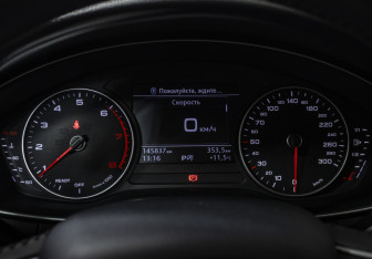 Подержанный автомобиль Audi A4 Sedan 2018 года (10 фото)