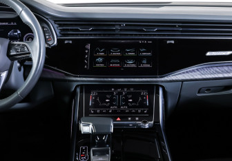 Подержанный автомобиль Audi Q8 2020 года (14 фото)