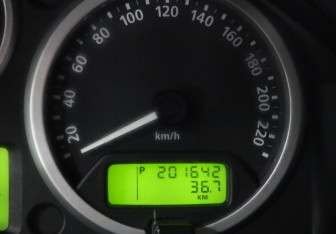 Подержанный автомобиль Land Rover Discovery 2008 года (16 фото)