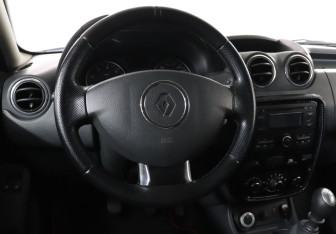 Подержанный автомобиль Renault Duster 2014 года (18 фото)