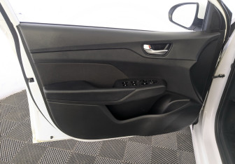 Подержанный автомобиль Hyundai Solaris Sedan 2021 года (19 фото)