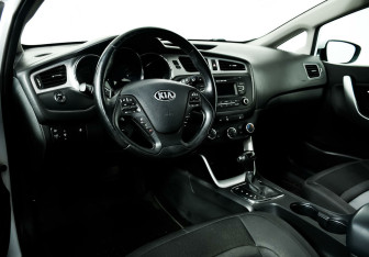 Подержанный автомобиль Kia Ceed Hatchback 2013 года (9 фото)