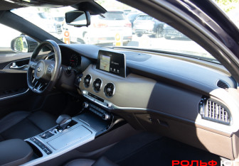 Подержанный автомобиль Kia Stinger 2018 года (7 фото)