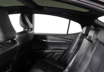 Подержанный автомобиль Toyota Camry Sedan 2025 года (12 фото)