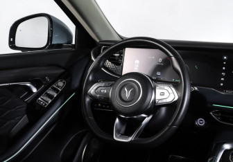 Подержанный автомобиль Voyah Free 2022 года (17 фото)