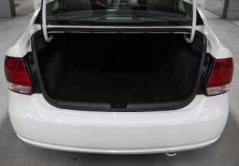 Подержанный автомобиль Volkswagen Polo Sedan 2013 года (10 фото)