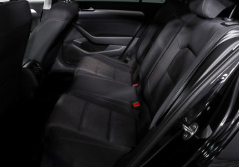 Подержанный автомобиль Volkswagen Passat Sedan 2018 года (10 фото)