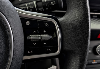 Подержанный автомобиль Kia Carnival 2021 года (30 фото)
