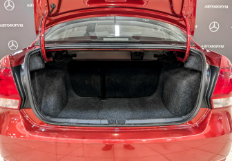 Подержанный автомобиль Volkswagen Polo Sedan 2012 года (10 фото)