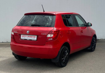 Подержанный автомобиль Skoda Fabia Hatchback 2013 года (5 фото)